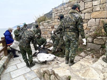 芹壁、坂里兩村接力展開清運作業，年終大掃除倒數第二天陸續完成重點環境整理。（圖／文：鄭禮頤）