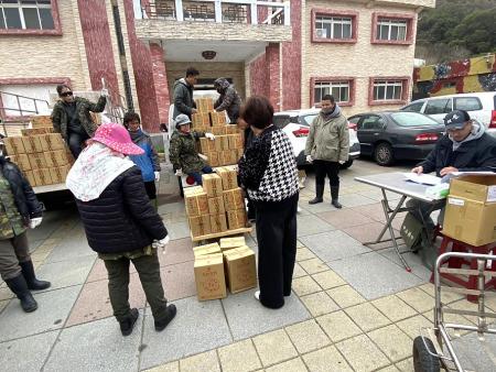 北竿鄉115年家戶贈酒於29日發放，民眾已陸續完成領取。（圖／文：鄭禮頤）