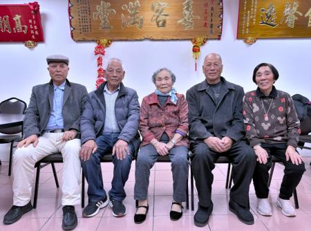 ▲右二：依四叔公親兒子－昌玉表舅、中間：依媽