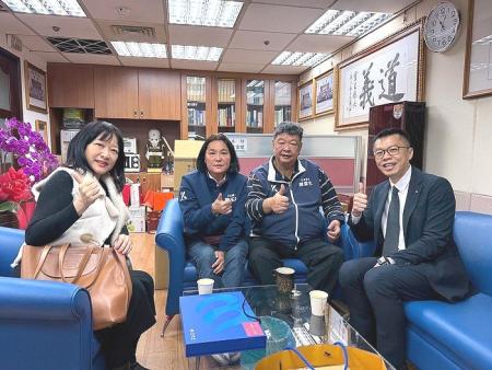華信航空總經理莊明哲拜會金馬立委陳雪生、陳玉珍。（圖：立委陳雪生辦公室）