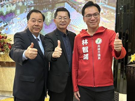 議長張永江拜訪高雄府會，為高馬航線增班爭取支持，獲高雄市政府秘書長郭添貴（中）、議員林智鴻（右）高度肯定。（圖：連江縣議會）