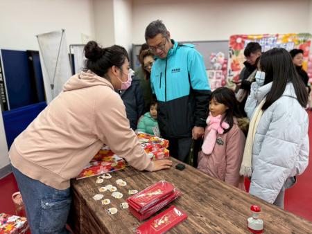 營養師節闖關活動　趣味互動中學健康知識。（圖：王致潔、衛生局）
