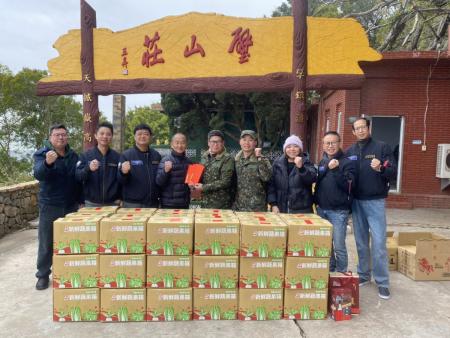 北竿鄉公所及代表會春節前赴壁山慰問北高守備大隊官兵。（圖／文：鄭禮頤）