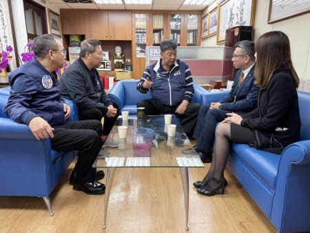 爭取北竿淡季班表優化調整　陳雪生與立榮董事長協商