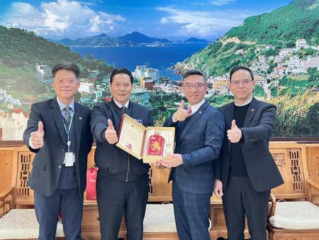 立榮董事長陳永裕訪馬　縣長感謝長期提供穩定交通