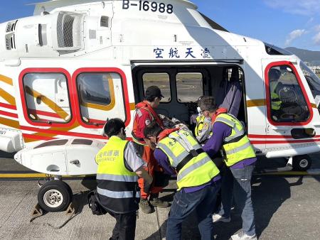 114年度空中緊急醫療後送共執行83人次