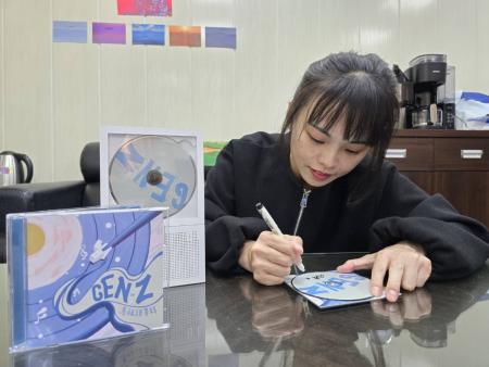 「掐米」曹辰瑩推全新馬祖語專輯《GEN Z》