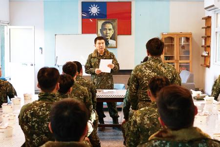 指揮官至各營區視導及座談。