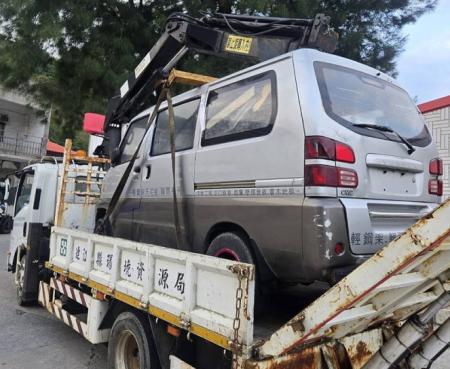 改善廢棄車輛占用公有土地亂象　環資局制定自治條例草案