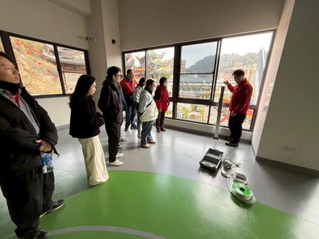 連江縣消防局115年度防火管理人初、複訓，採在地訓練、分隊視訊與實務操作，免除往返本島不便，也有效節省訓練經費。（圖：連江縣消防局）