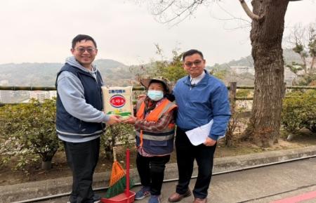 感謝資收個體戶辛苦付出　環資局致贈物資傳遞年節溫暖關懷