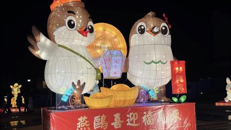 鷗霸、Yah鷗迎新春　馬祖燈會閃亮點燈。（圖與文：馮紹夫）