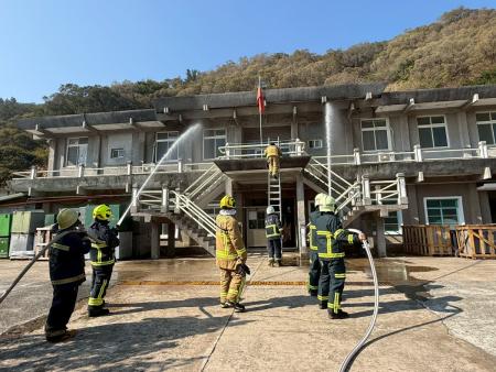 北竿電廠周邊火災演練　軍警消跨單位協作