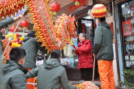 喜迎馬年，東引指揮部與鄉公所共同舉辦新春團拜，軍民齊聚互道祝福。（圖︰東引鄉公所）