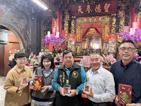 白沙屯媽祖遶境　「黃魚公車」跨海出任務　縣府拜訪拱天宮，爭取雙向資源整合