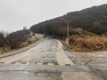 坂里活動場域布置完成迎接十三暝，周邊道路配合實施交通管制，往白沙碼頭改由替代路線通行。（圖／文：鄭禮頤）