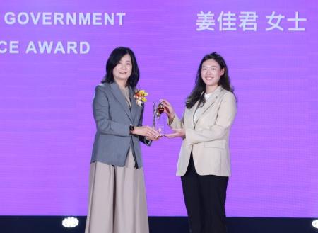 連江縣榮獲全國旅宿評比「五連霸」特優，姜佳君獲優良觀光人員獎肯定。（圖：交旅局）