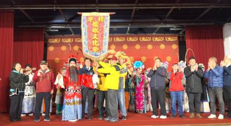 擺暝文化祭令旗交接　明年橋仔境承續重任