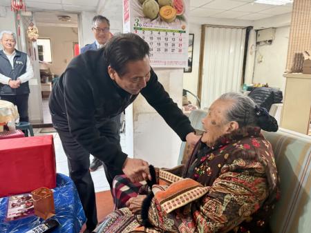 復興村曹嫩妹93歲生日　縣長王忠銘率團送祝福