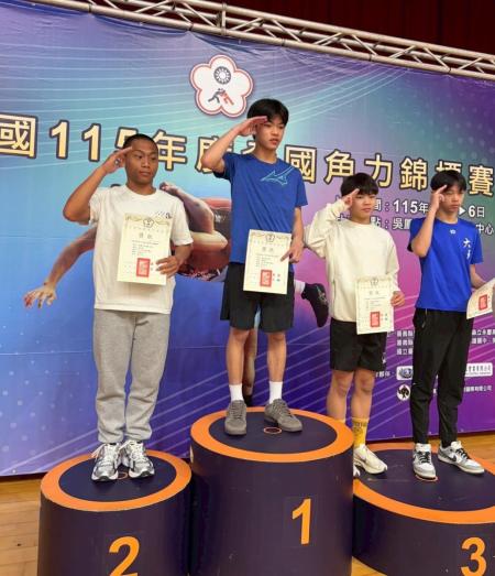 115年全國角力錦標賽，馬中劉玉婷、周楷晸勇奪金牌，並獲得U17國手資格。（圖：馬祖角力隊）