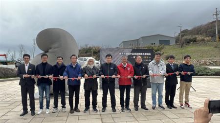 一條鋼纜串起世界　康木祥雕塑作品東引、南竿亮相
