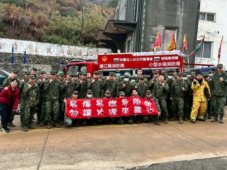 擺暝慶典與清明掃墓高峰，連江縣消防局莒光分隊前往軍方辦理「防災宣導活動」，以提升軍方消防安全之能量。（圖／文：宋幸儒、莒光消防分隊）