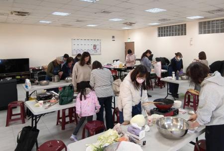 農會「高麗菜水煎包」引熱烈迴響，以實際行動支持在地農民。（圖：連江縣農會）