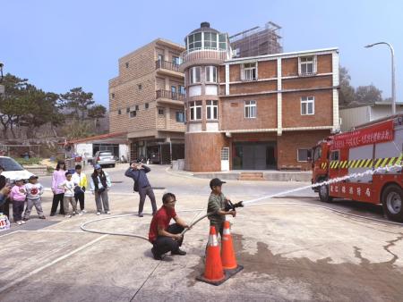 防災觀念扎根　東莒國小及幼兒園前進消防分隊