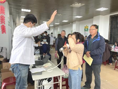 連江縣衛生局年度健康檢查抵達西莒，總計136位鄉親前往受檢，完成年度健康大事。（圖／文：宋幸儒）