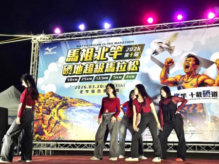 北硬超馬「選手之夜」登場　火砲射擊結合舞台演出吸睛！