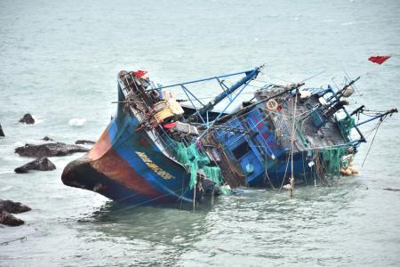 大陸鐵殼漁船擱淺東引北澳口　環資局今召開第二次應變會議