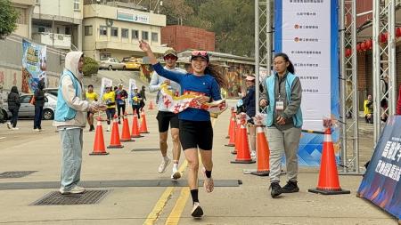 第十屆北竿硬地馬拉松側記／初次來馬參賽勇奪半馬女冠   陳昱菁：最累也最美的賽道