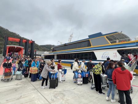 濃霧　南北竿機場關場　新臺馬輪、南北之星共疏運497人返台