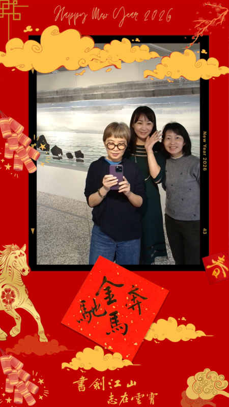 AI書法互動賀新年- 引入AI互動技術製作互動電子春聯，使平面書寫與科技相互交融，轉化為具有行走感與感知層次的觀展經驗。