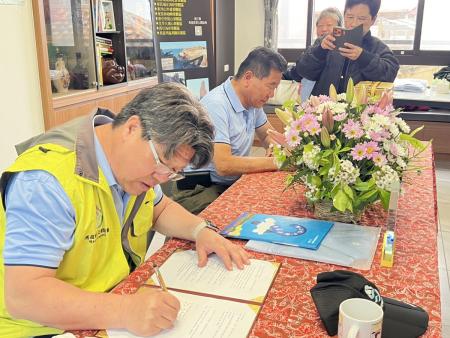 「海誓山盟」締結合作，馬祖、草嶺地質公園協會締結姊妹會，攜手推動地質保育與永續觀光。（圖／文：馮紹夫）