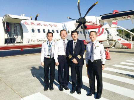 旅台鄉親曹明清不僅是馬祖首位空軍飛行員，更寫下飛至屆齡退休的輝煌紀錄；如今他退而不休，轉戰熱氣球飛行，續寫他的藍天傳奇。（圖：曹明清提供）