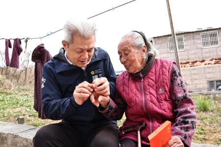 珠螺楊金珠92歲壽辰　縣府暖心祝壽