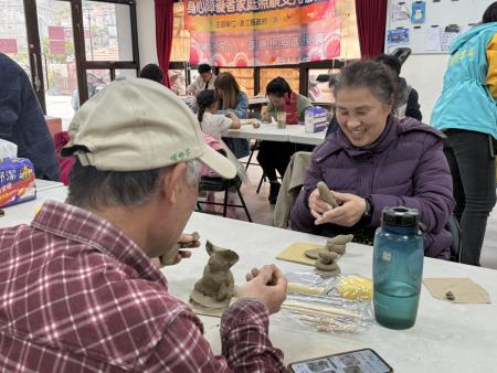 衛生局家庭照顧者紓壓活動　「陶藝」找回愜意時光