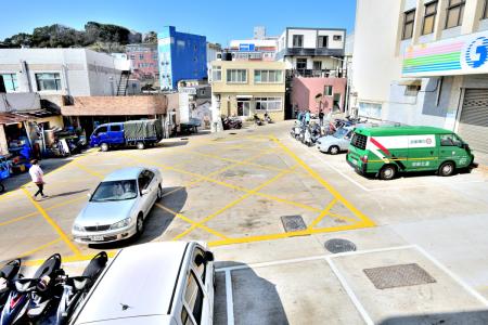 東引郵局廣場標線更新完成　提升用路辨識度
