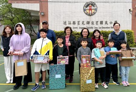 鄉代會、校方與家長會接力送上禮品　東莒國小兒童節禮物大豐收