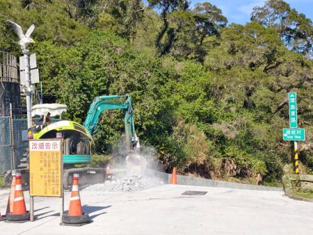 北竿環島東路進行路面整修