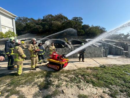 消防局南竿公墓實兵防火演練　提升應變效能