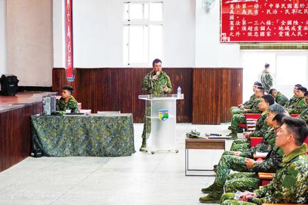 吳上士分享親身經歷，強化防詐意識。