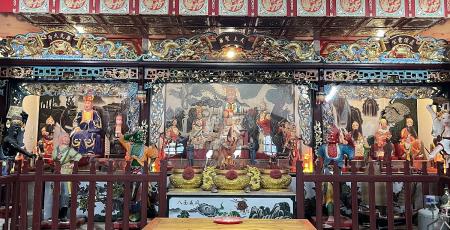 福正天后宮神尊前設「透明牆」　守護泥塑文物