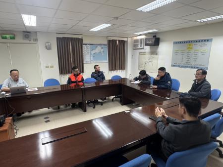 消防署職安衛團隊日前赴北竿消防分隊，主要針對基層人員駐地環境與健康管理機制進行檢視。（圖：連江縣消防局提供／文：鄭禮頤）