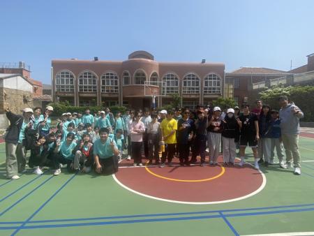 北竿塘岐國小與東引國中小以球會友，展現團隊精神並促進校際間的情誼。（圖／文：鄭禮頤）