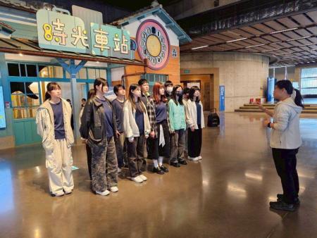 提風燈唱響馬祖語！東引國中小鄉土歌謠賽感動全場。（圖：東引國中小）