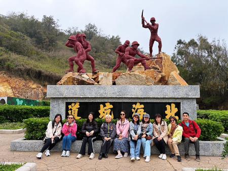 縣長王忠銘親迎竹科公會踩線團，推廣馬祖永續慢旅特色；團隊走訪馬祖精華地景，親身領略馬祖魅力。（圖：王致潔、交旅局）