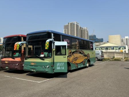 白沙屯媽祖起駕　黃魚公車跨海「應援」