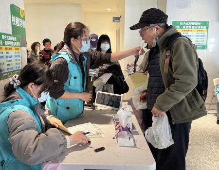 連江縣衛生局在114年保健業務考評中，一舉獲得5個績優獎項；其中，透過巡迴舉辦整合式健檢，落實成人預防保健，成效深受肯定。（圖：衛生局）